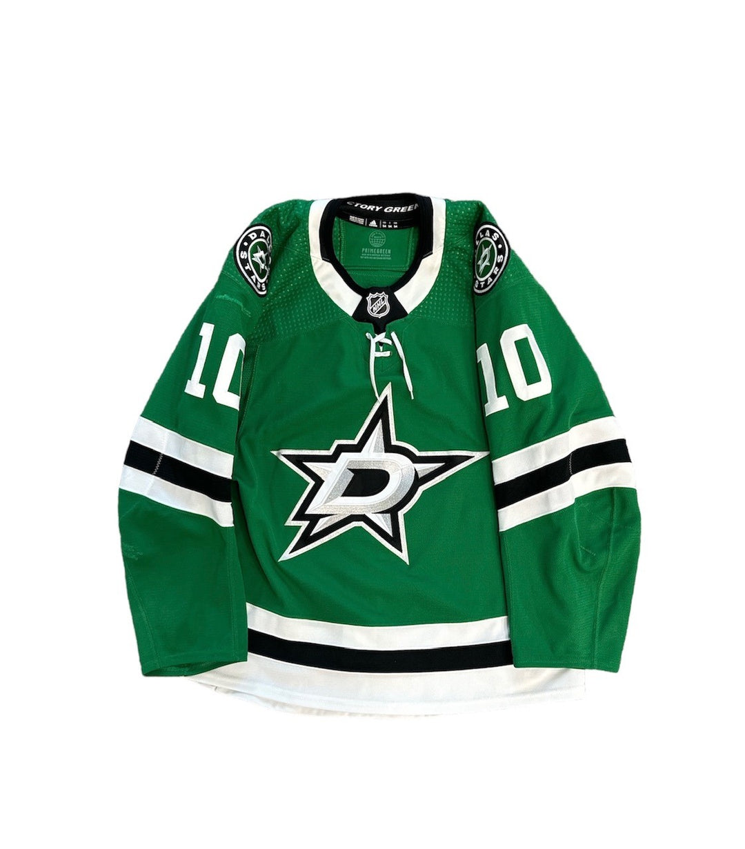 PHOTO OF FRONT OF DELLANDREA GAME USED HOME JERSEY