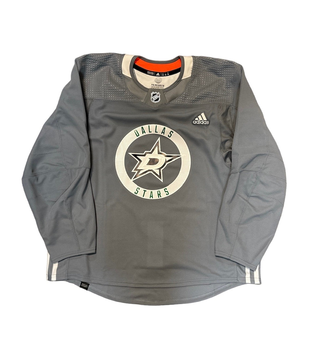 PHOTO OF GRAY PRACTICE JERSEY