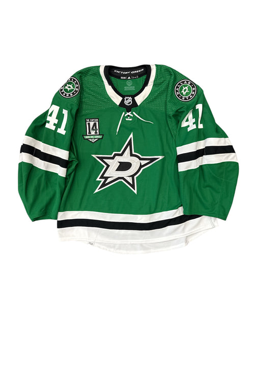 PHOTO OF WEDGEWOOD TEAM ISSUED JERSEY - FRONT VIEW