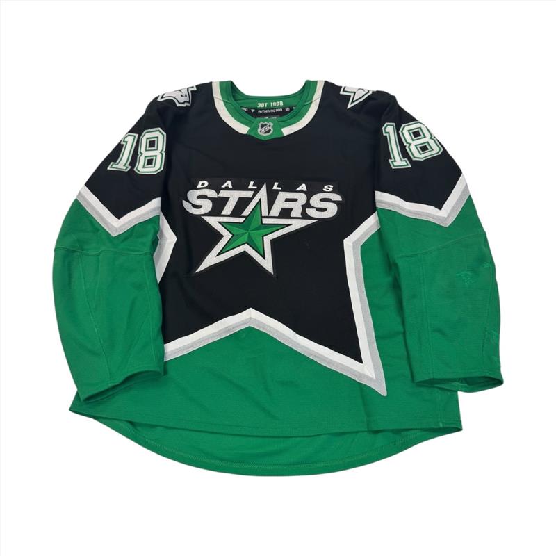 Dallas Stars hockey jersey with number 18 on SLEEVES. jersey ON a white background