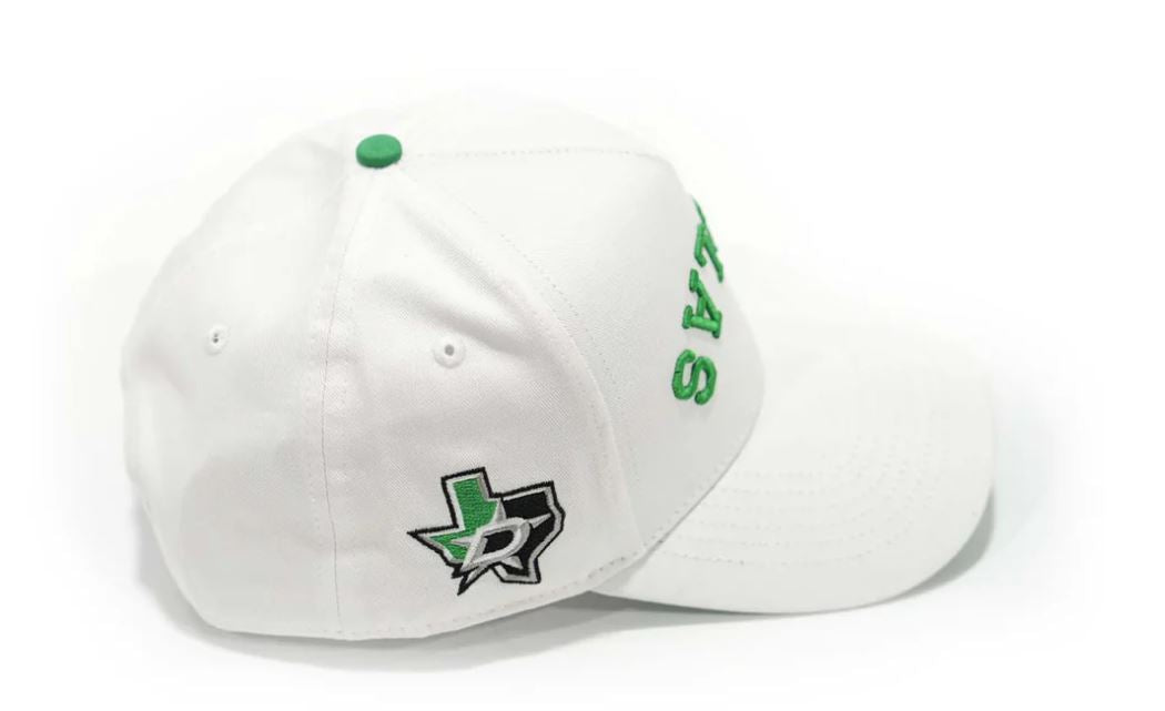 true brvnd スナップバック　白　dallas CAP true brvnd スナップバック 白 dallas CAP - メルカリ