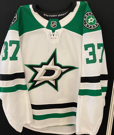 Justin Dowling 18/19 Game Worn Away Jersey - Set 3 in Green and White - Front View
