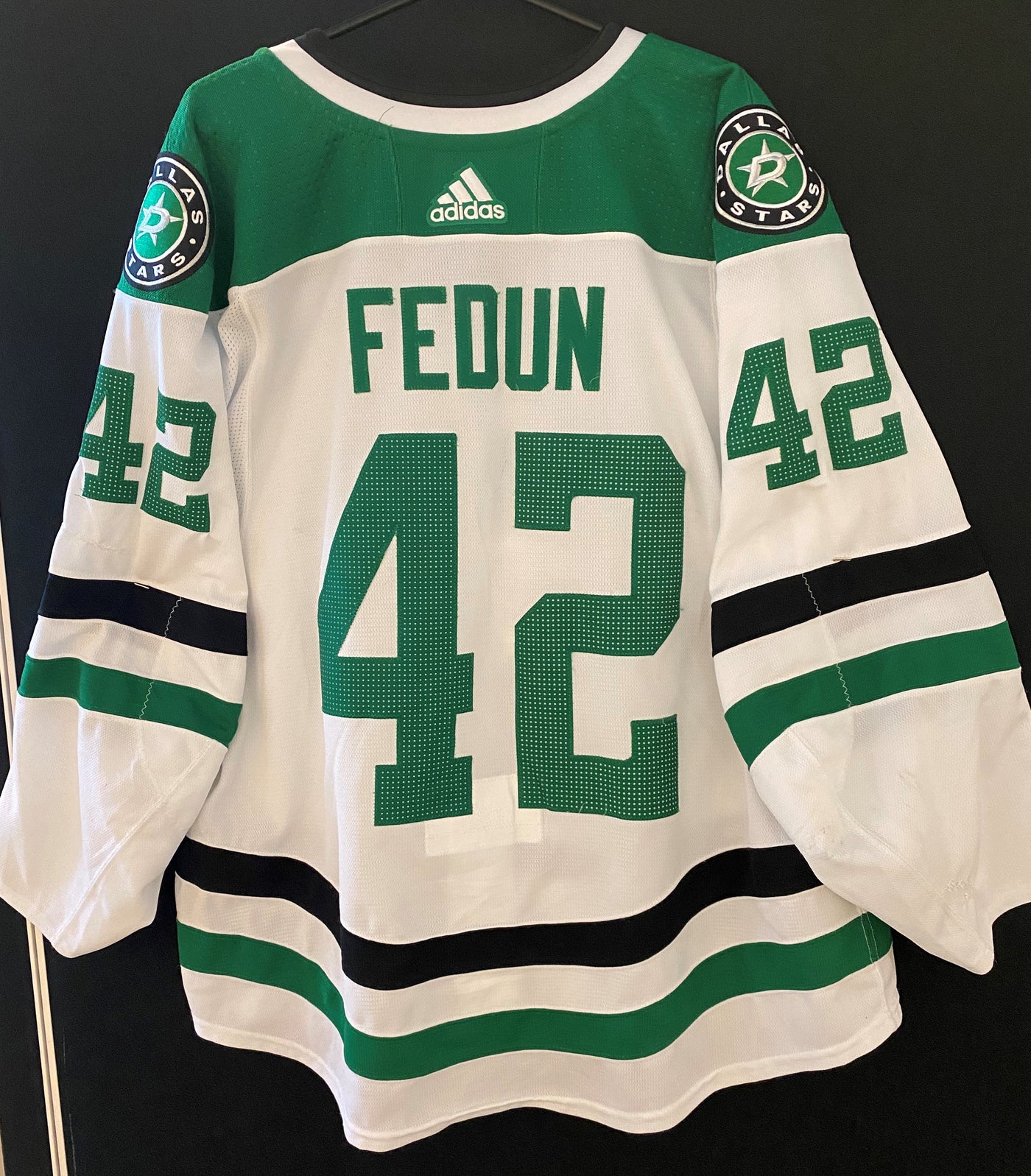 Taylor Fedun 19/20 Game Worn Away Jersey Set 1 in Green and White - Back View