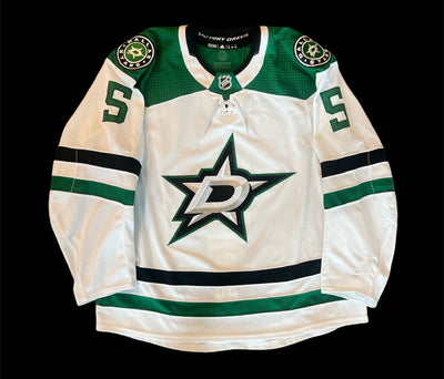 Andrej Sekera 21-22 Game Worn Set 1 Away Jersey in Green and White - Front View